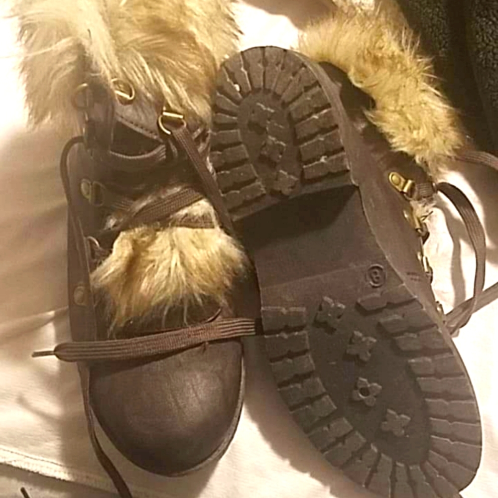 Boots with fur
